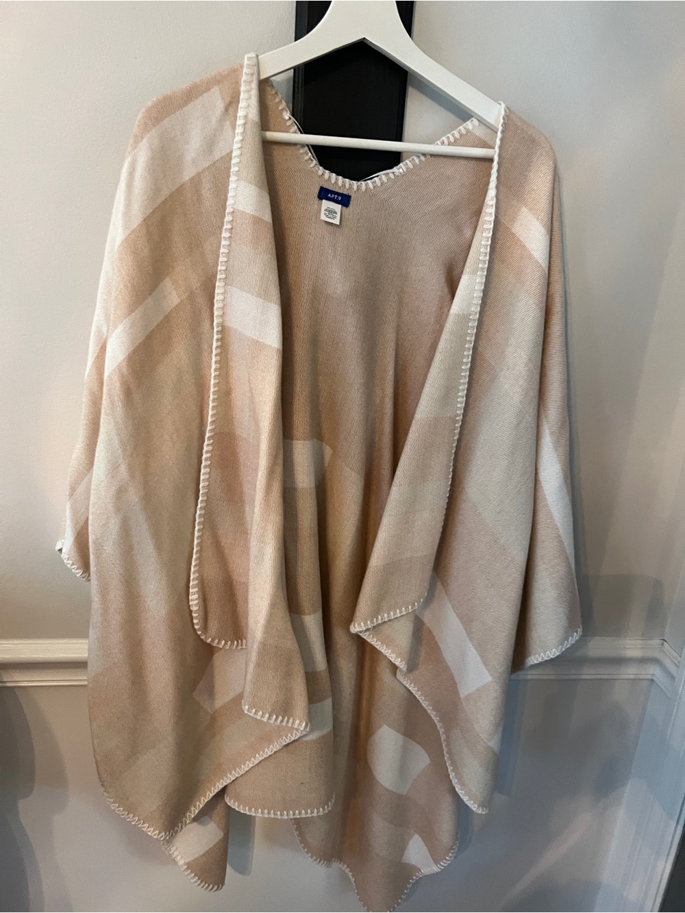 Apt. 9 Beige & White Knit Wrap